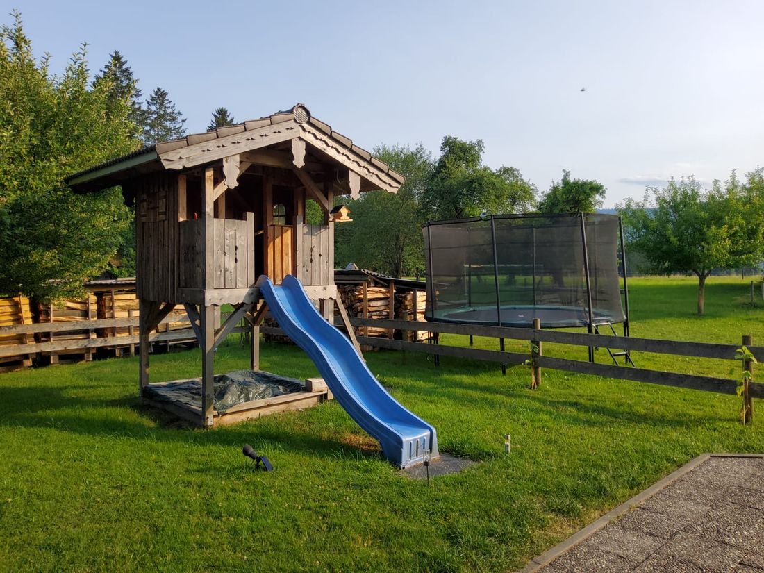 Zuhaus Spielplatz