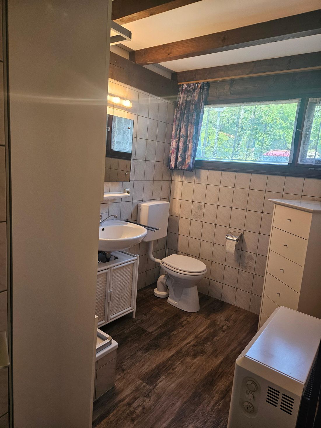 Badezimmer mit Dusche