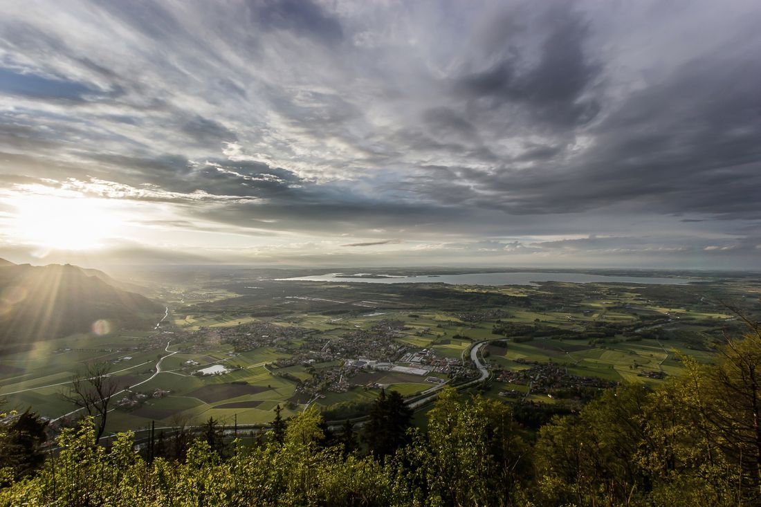 Blick vom Schnappenberg auf Grassau und den Chiemsee
