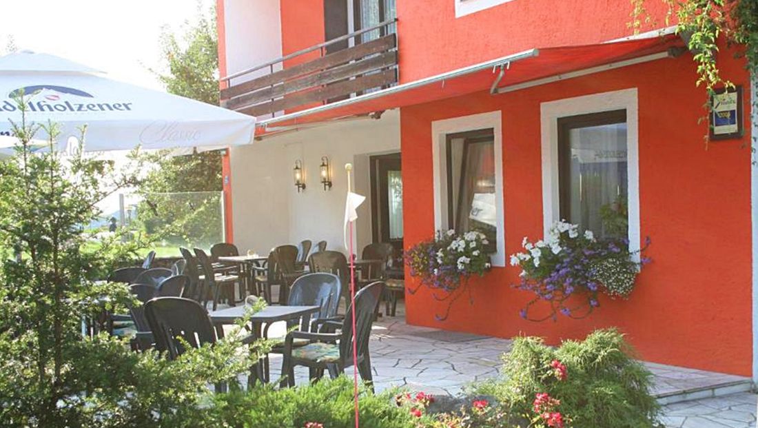 auf unserer gemütlichen Terrasse