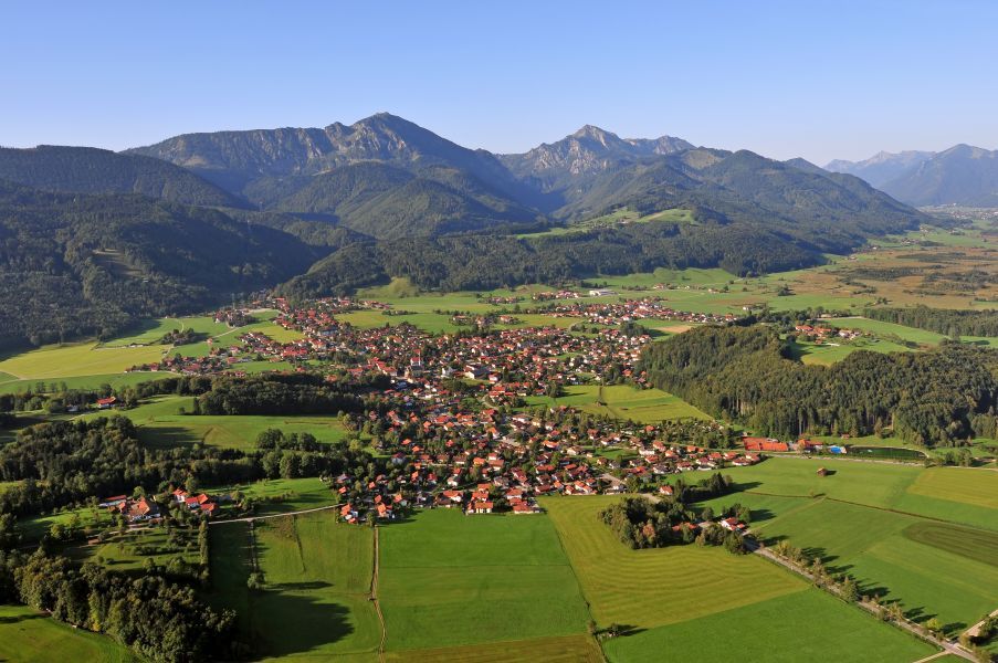 Platzhalter 1 Luftbild Bergen Sommer