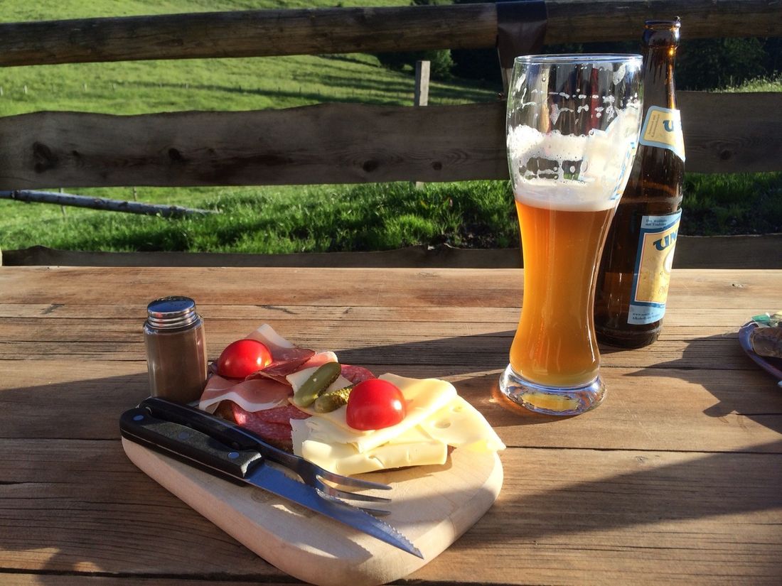 Brotzeit auf der Moieralm