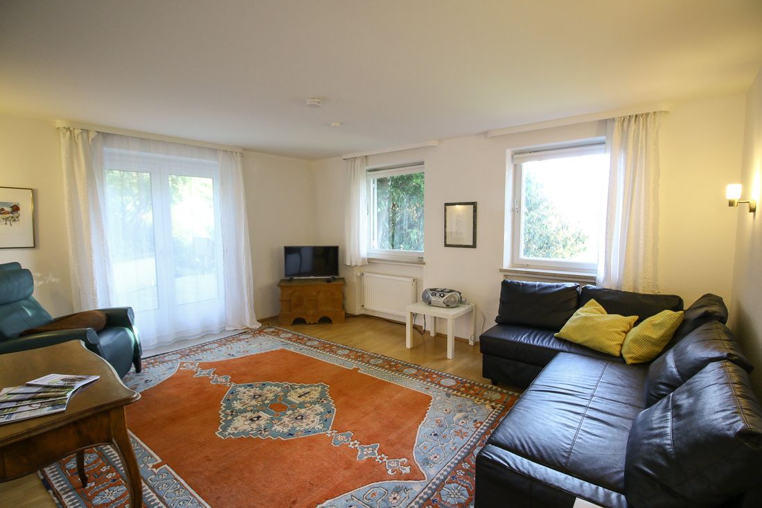 Lichtdurchflutetes Wohnzimmer zur Südseite