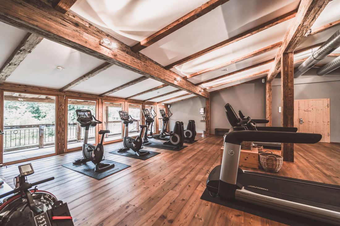 neu-fitness-fitnessraum-200qm-lifefitness-geraete-powern-ohne-ende-das-achental-chiemgau-pur