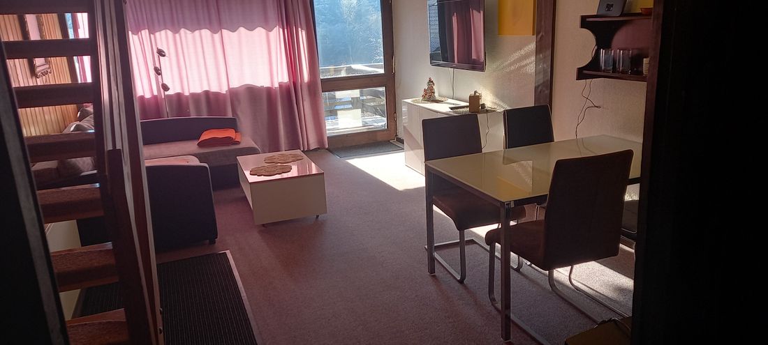 Wohn/Esszimmer mit Balkon Richtung Süden