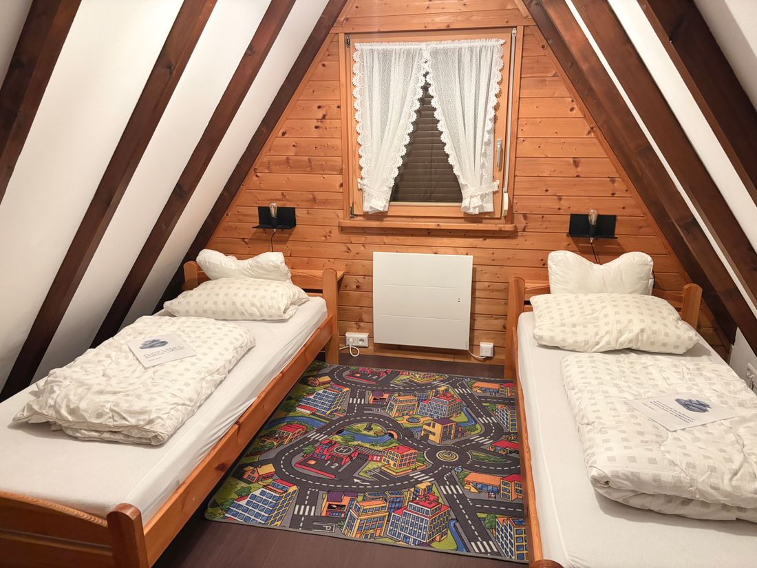 Schlafzimmer DG li  - Ferienhaus-Bayern